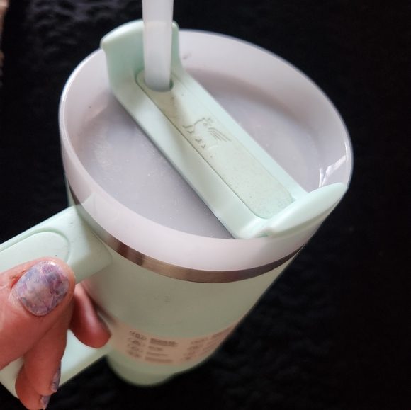 Stanley 40oz Quencher in Mint - Picture 3 of 4